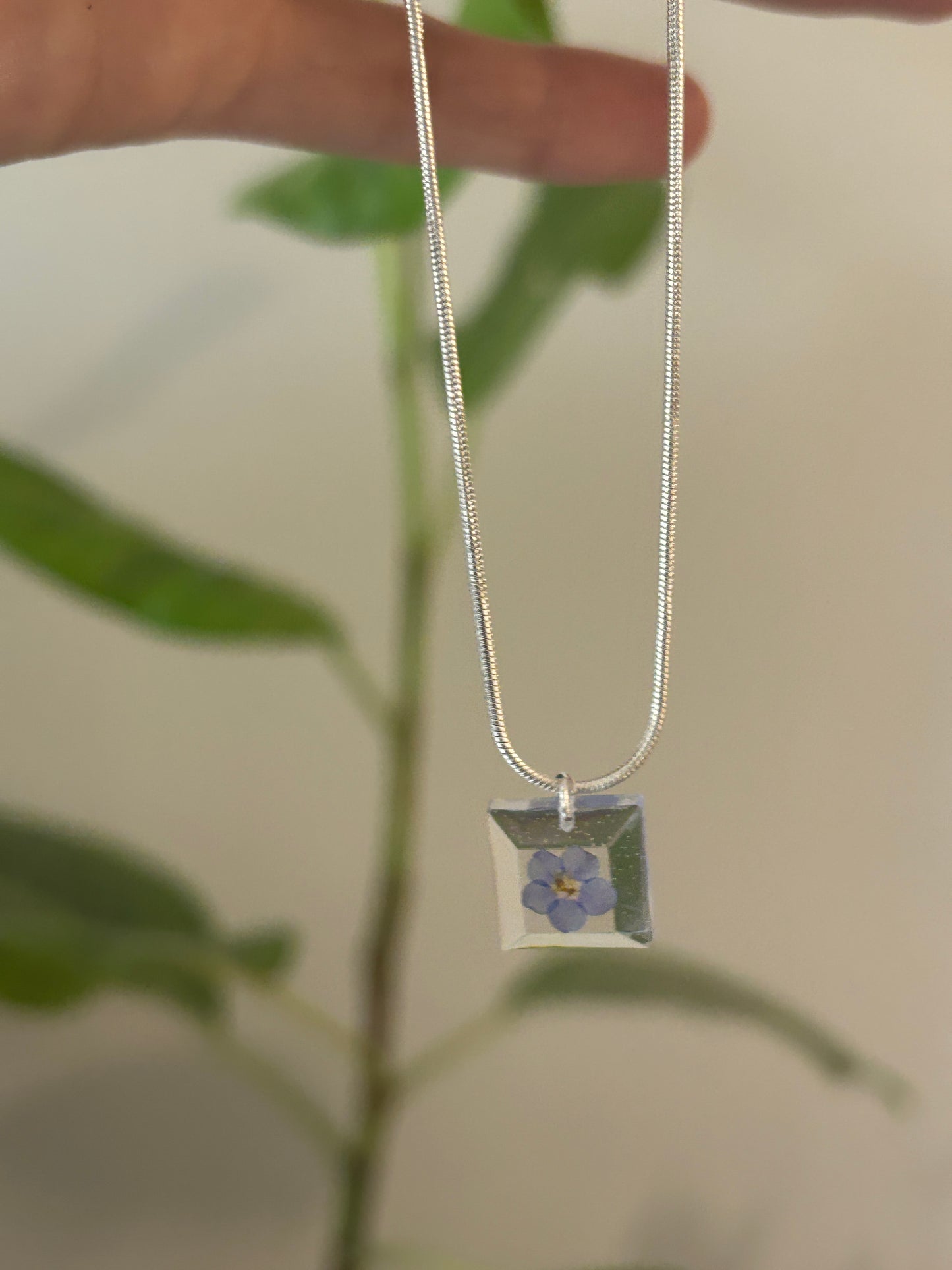 Collar cuadrado flor III