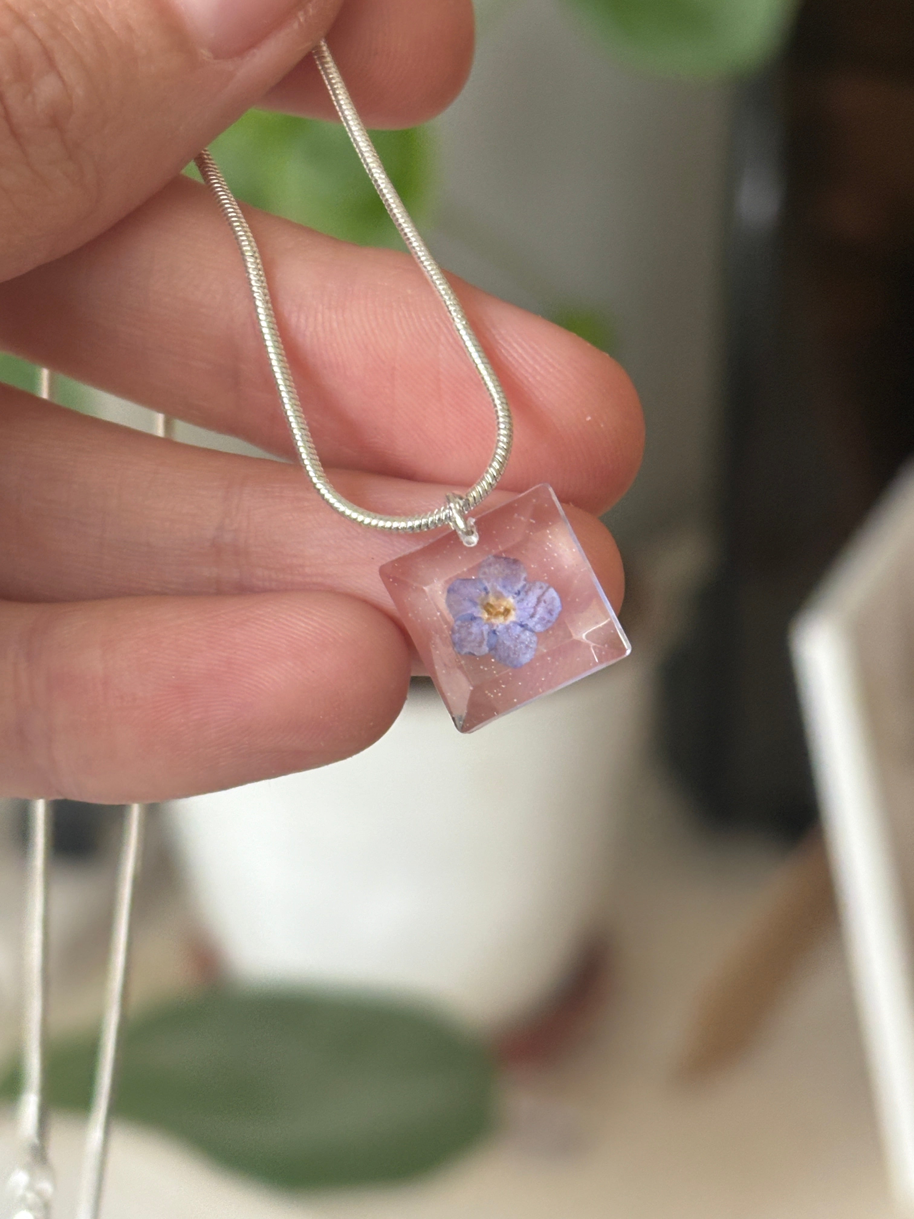 Collar cuadrado flor III