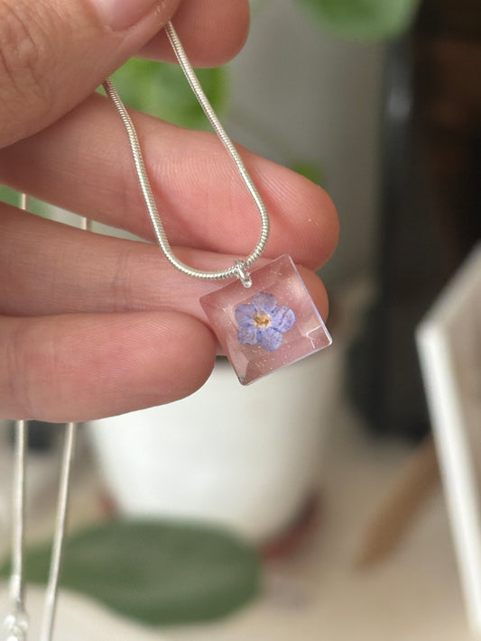 Collar cuadrado flor III