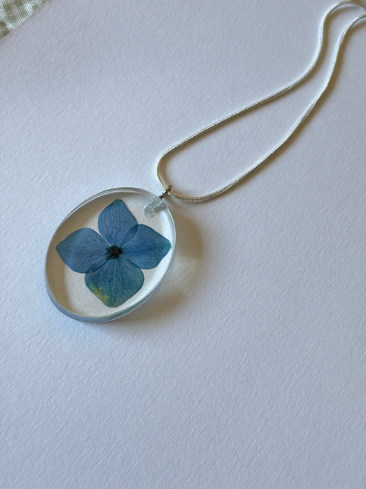 Collar ovalado flor