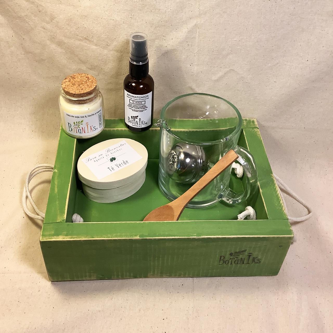 Experiencia aromas: mini vela 50 g + mini aromatizador 30 cc + caja infusión té verde + bandeja madera